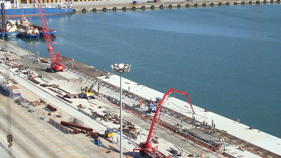 CAPE TOWN CONTAINER BERTH DEEPENING & QUAY REFURBISHMENT