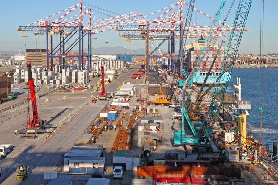 CAPE TOWN CONTAINER BERTH DEEPENING & QUAY REFURBISHMENT